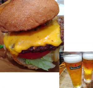 チェダーチーズバーガーとビール