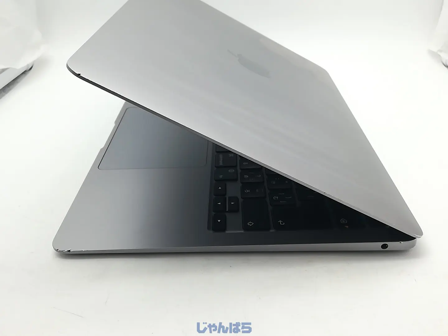 💻傷だらけのMacBookを選んだ理由。M1チップと相棒が変えた、私の『無敵』な日常